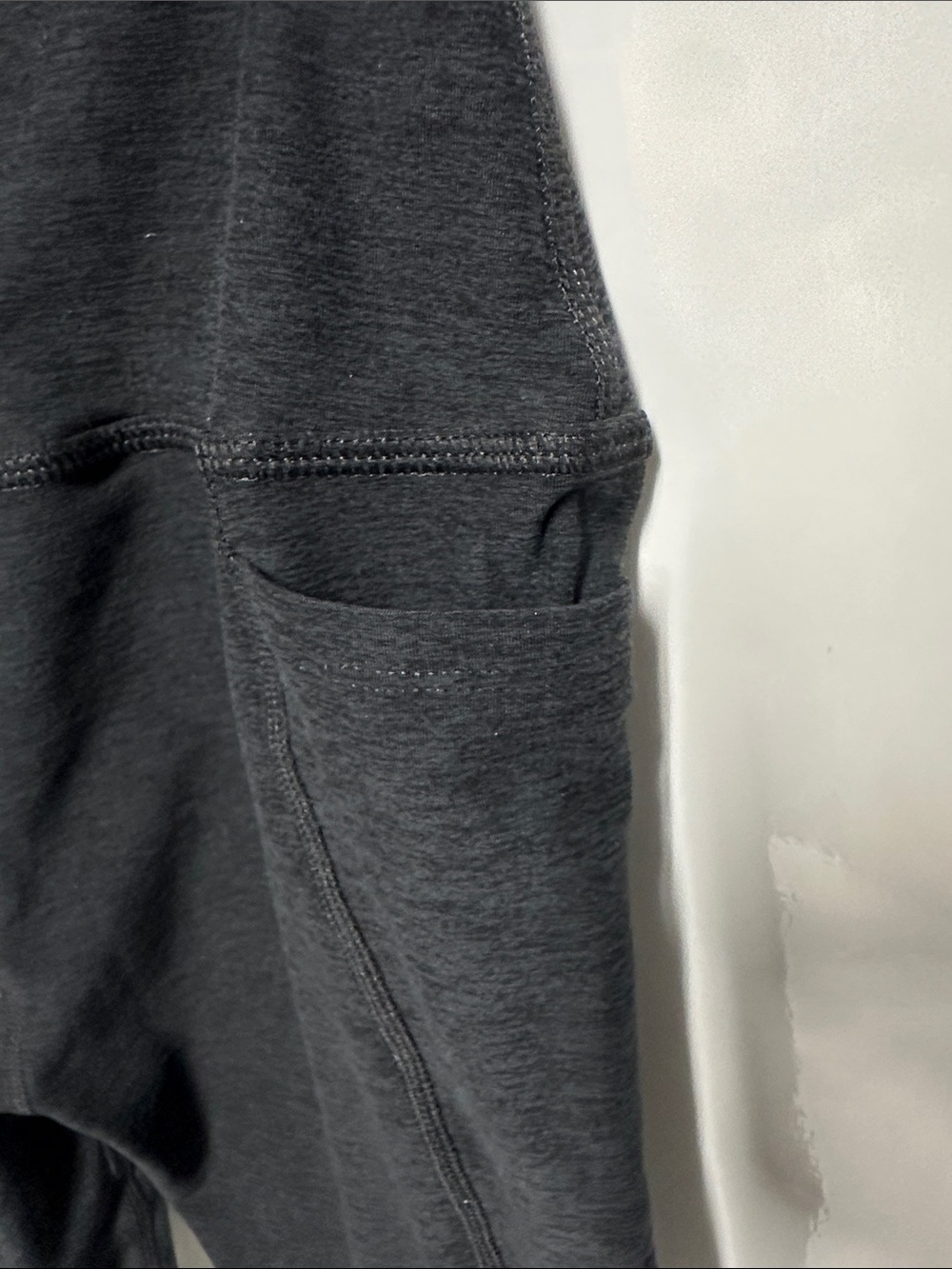 Beyond Yoga Black High-Waist Leggings with Side Pockets - Picture 3 of 6